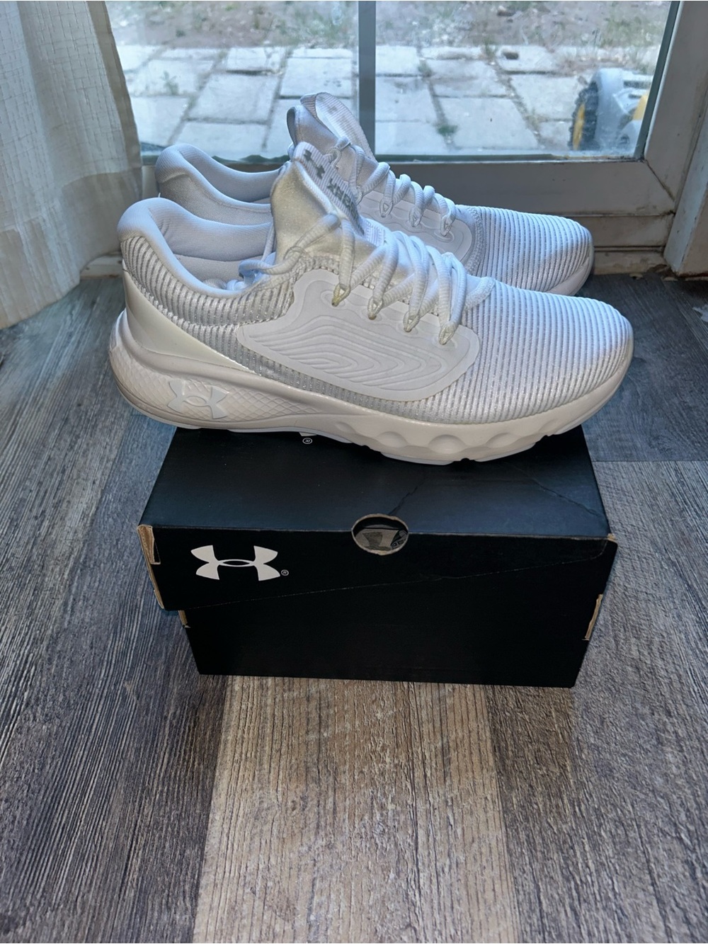 Under Armour White Lightweight Athletic Sneakers